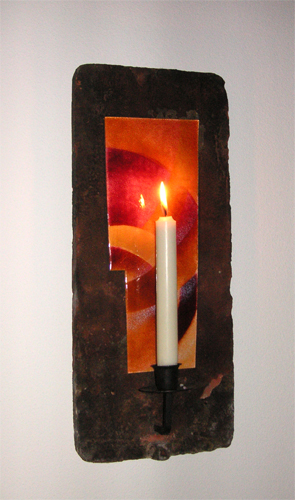 Kerzenleuchter, Email auf Kupfer, gebrannter Ton, Eisen